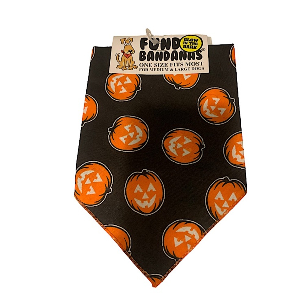 NWT HALLOWEEN GLOW IN THE DARK Pet Dog Fun Dog Bandana Size Medium/Large.